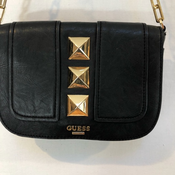 Guess women’s Shoulder Bag.  black.  Gold studs  Chain Strap - Picture 4 of 12